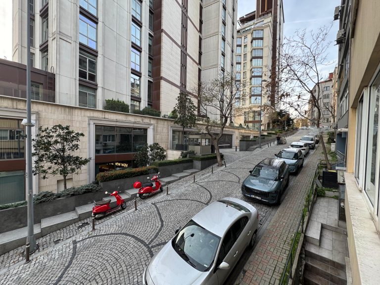 TEŞVİKİYE’DE ARMANİ REZİDANS CEPHELİ, EŞYALI, 2+1 KİRALIK DAİRE