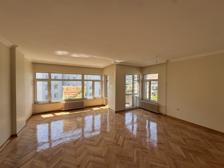 BİRKENT SİTESİ’NDE, ZORLU CENTER’A YÜRÜME MESAFESİNDE, KISMİ BOĞAZ MANZARALI, FERAH VE AYDINLIK 3+1 KİRALIK DAİRE