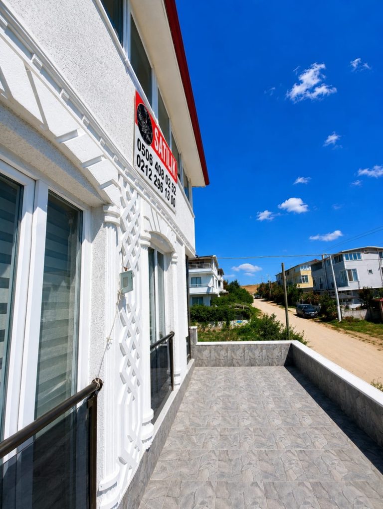 TEKİRDAĞ YENİÇİFTLİK’TE SATILIK 2019 YAPIMI DENİZ VE DOĞA MANZARALI MÜSTAKİL TRİPLEKS VİLLA